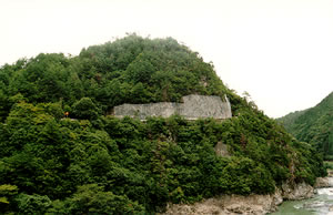 険しい山道