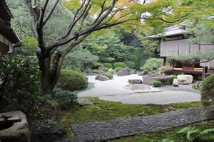 御香宮神社の庭園の写真
