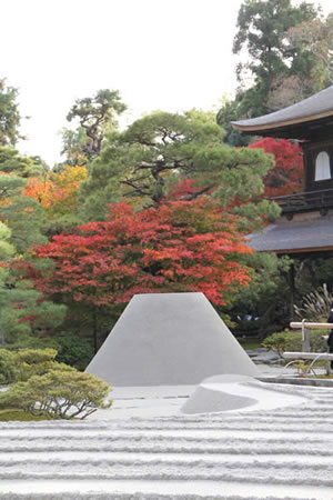 銀閣寺の庭園の写真