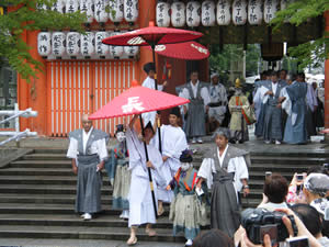 祇園祭・長刀鉾町稚児社参の写真